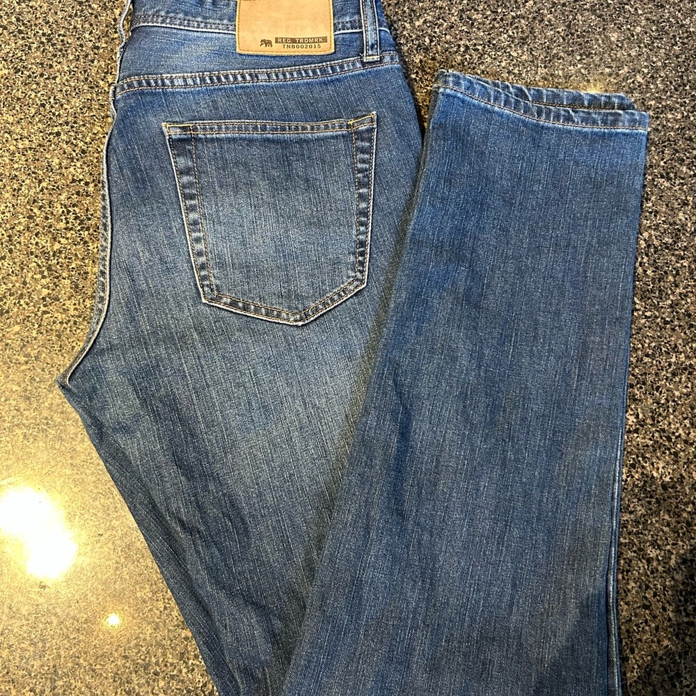 Normal Brand “Normal Jean” in Medium Blue
Size 33x34